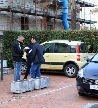 I militari raccolgono testimonianze 