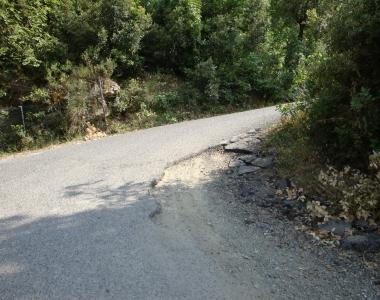 <b>LA PROTESTA. </b>I frontisti delle strade vicinali del Colle contro il Comune 