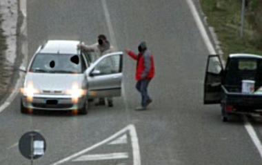 <b>SCAMBIO DI DROGA</b> al bivio per Capanne ripreso dai carabinieri  