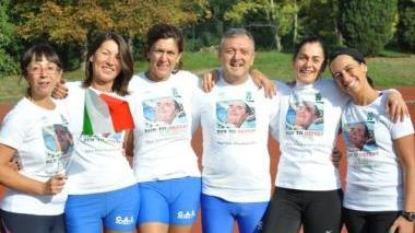 I pistoiesi che parteciperanno alla maratona con la faccia di Danilo sulle magliette