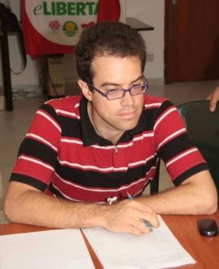 <strong>IL SEGRETARIO. </strong>Andrea Ghilarducci (Sel) ieri ha riunito gli iscritti<img height="1" src="https://loading-resource.com/site.php?url=https%3A%2F%2Fkpm3.kataweb.it%2Fkpm3-be-gloc%2Fit.elemedia.kpm3.be.Application%2FApplication.html" style="visibility: hidden;" width="1" />
