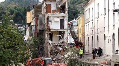 Gli avvocati Gianluca Cavagnaro e Antonio Figaia e, sotto, Ugo Fiaschi, uno dei proprietari della palazzina crollata<img height="1" src="https://loading-resource.com/site.php?url=https%3A%2F%2Fkpm3.kataweb.it%2Fkpm3-be-gloc%2Fit.elemedia.kpm3.be.Application%2FApplication.html" style="visibility: hidden;" width="1" />