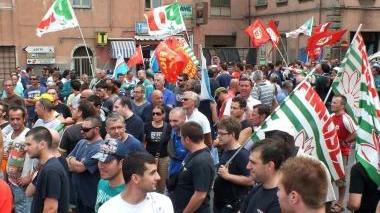 Luciano Gabrielli e un corteo di operai