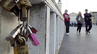 Tornano i lucchetti dell'amore sul Ponte di Mezzo
