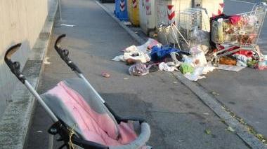 La sporcizia in via Marconi