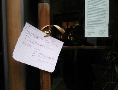 <b>BAR PRIORI. </b>La porta del locale nellomonima piazza 