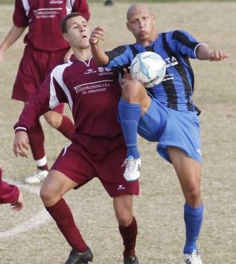 <b>ECCELLENZA</b> Pisa Sc contro Pro Livorno: Beltramme, uno degli ex, contrastato da Felloni 