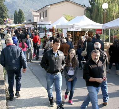 <b>FIERA.</b> Centro gi&agrave; gremito di prima mattina: gli struzzi nani e le gabbie con gli animali domestici tanto ammirate dai bambini 