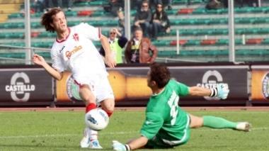 <b>USCITA. </b> A destra la splendida uscita di Bardi su Lazarevic