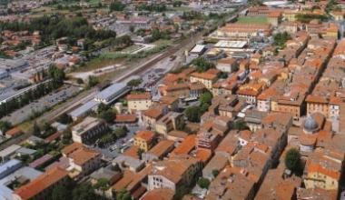 PANORAMICA. La striscia lungo ferrovia e lungo Aurelia ospita aree da recuperare