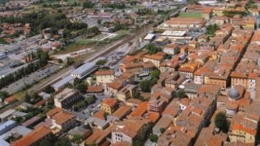 PANORAMICA. La striscia lungo ferrovia e lungo Aurelia ospita aree da recuperare