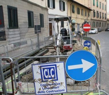 Lavori in via Funaioli e, sotto, in piazza Micheli 