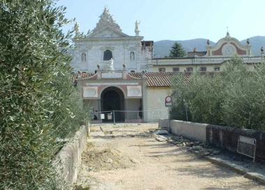 La strada da rifare alla Certosa 