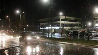 Investe un pedone e scappa via a tutta velocità