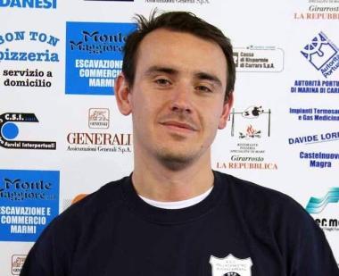 <b>  BRAVO. </b>Paul Monteanu non ha fatto mancare il suo apporto a destra: il coach Claudio Trocar   