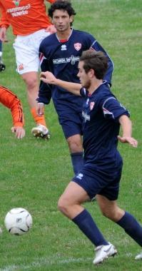 Samuele Campobasso e sullo sfondo il suo compagno di squadra Simone Di Rita   