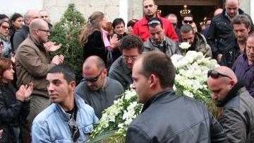 Tutta Corsanico si ferma per salutare Nicola