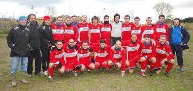 Da sinistra Mirko Turini (Beny Tirrenia), Bertolini (Slap) e Gentilini (Uliveto); sotto la squadra della Pol. Campigiana   