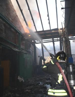 Pompieri spengono lincendio nel carbonizzo Lavati 