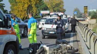 Grave postina travolta in scooter