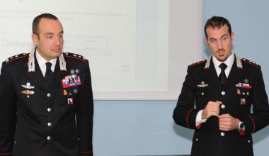 Lo adesca in chat e si fa consegnare 150mila euro: arrestata