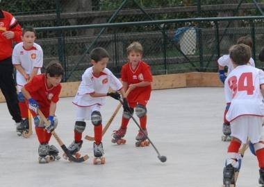 Pattinaggio per gli studenti con i campioni di Follonica