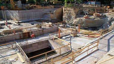 Il cantiere (fermo) per la piscina alle Leopoldine 