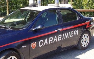 Tentano il furto al bar in centro Messi in fuga dall'allarme