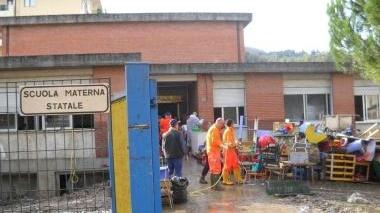 I volontari della Pubblica assistenza a lavoro ad Aulla