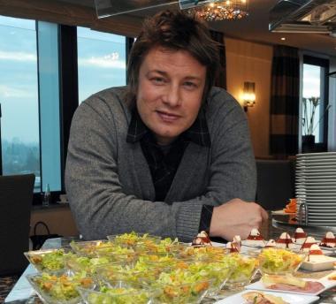 Lo chef Jamie Oliver, unicona internazionale per il finger food 