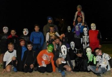 I Minicavalieri dellUnder 10 con le maschere per festeggiare Halloween 