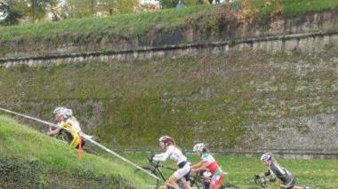 Una gara di ciclocross sugli spalti (Vip)
