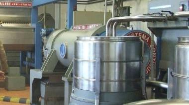 L’attività all’interno della Cooperativa Accanto un momento della frangitura