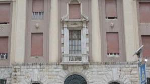 L’ingresso dell’ospedale in viale Alfieri
