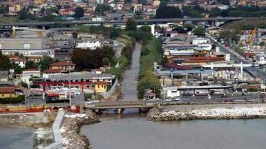 Il Carrione dai monti al mare e allagamenti a Marina
