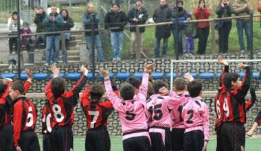 «Suo figlio è sovrappeso non può giocare a calcio»Bimbo escluso dalla squadra