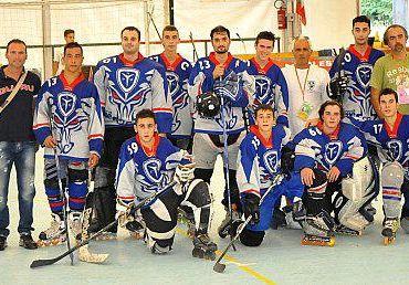 <b>HOCKEY. </b>I Bead Boars 