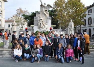 Due immagini dei festeggiamenti