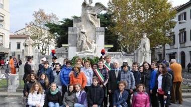 Due immagini dei festeggiamenti
