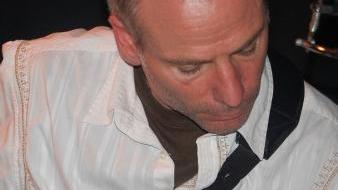 <b>IL MAESTRO</b> Claudio Mari inaugura domani la rassegna allo Spazio 72 con la performance “Parole & Musica” con gli attori del Teatro Studio