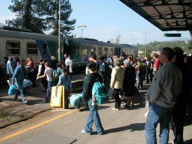 Pendonari alla stazione ferroviaria di Castelnuovo Garfagnana 