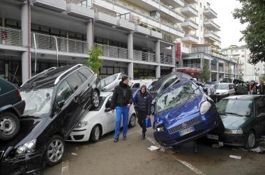 <b>LA TRAGEDIA.</b> Una Immagine simbolo dellalluvione in Lunigiana  