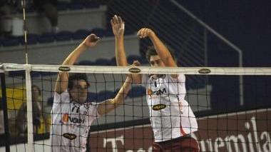 I biancorossi Garnica e Candellaro in attacco