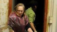 Silvia Barella spala il fango dal poliambulatorio