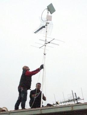 Antennisti al lavoro     