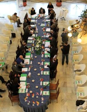 Il tavolo di lavoro allestito ieri alle terme Excelsior
