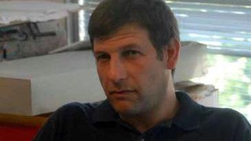 <strong>IL COMMERCIO TENTA IL RILANCIO.</strong> Paolo Arpagaus di Confesercenti e l’assessore Luigi Della Pina Nella foto più grande, massesi a passeggio in centro città durante una iniziativa