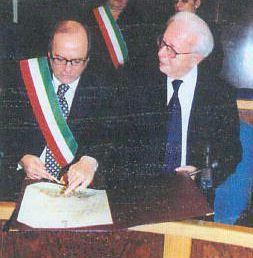 Biagi riceve la cittadinanza onoraria dal sindaco Florio Talini