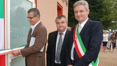 Il taglio del nastro della nuova sede