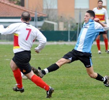 Il venturinese Santus con la palla 